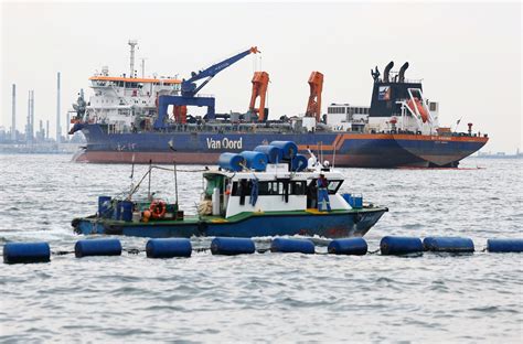 Singapore: Oil spill closes three beaches at southern islands, .